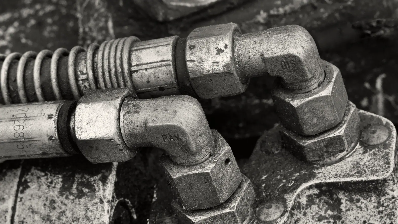 Hydraulic hose end and elbow fitting in close-up
