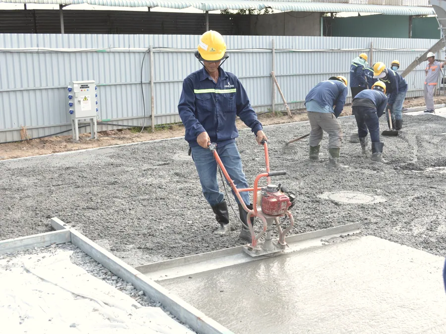 Crew power floating a concrete slab to a finish