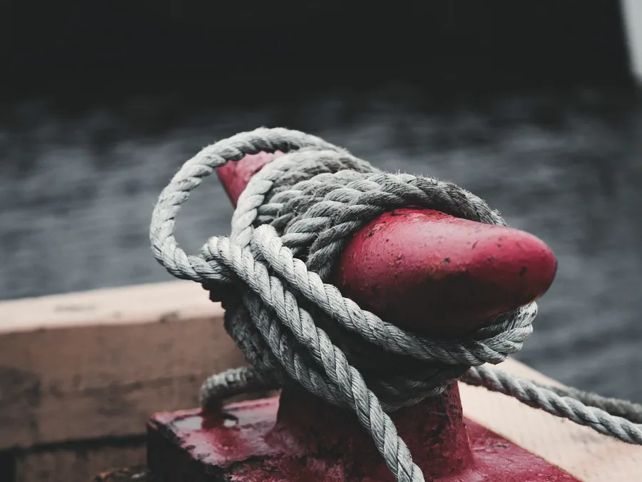 Mooring rope made fast on a bollard at the quay
